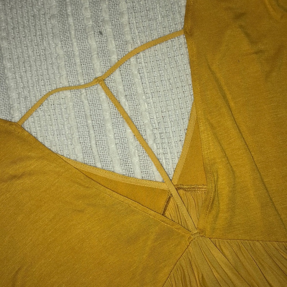 •Yellow Flowy Top• - Picture 3 of 5